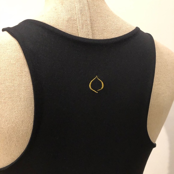 Shadi Activewear, NWOT, tank with shelf bra. - Picture 4 of 5